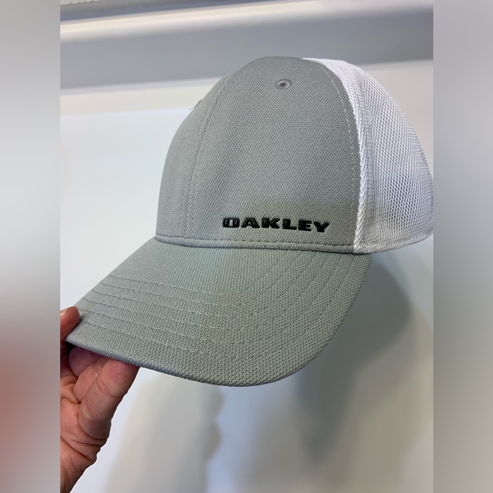 Oakley Hat Flex L/XL Mens White and Gray Cap
